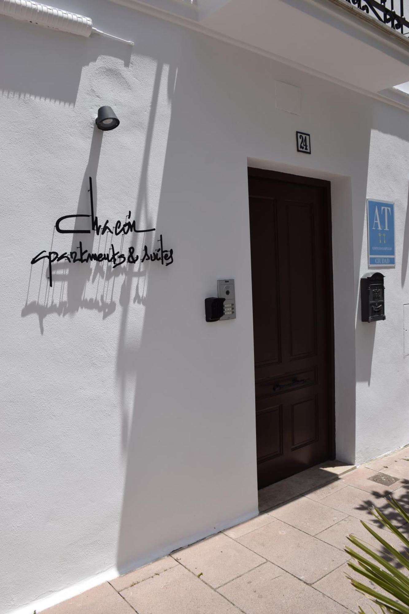 Chacon Apartments & Suites Estepona Dış mekan fotoğraf