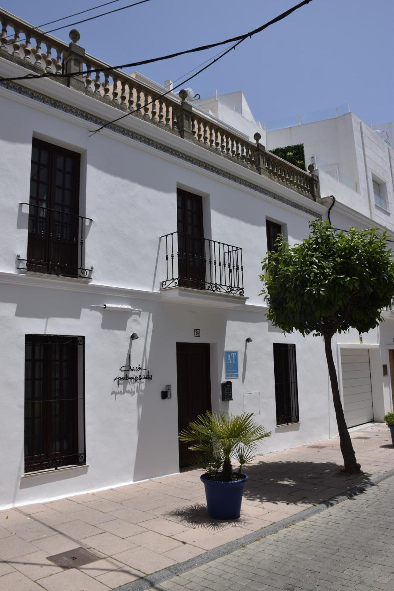 Chacon Apartments & Suites Estepona Dış mekan fotoğraf