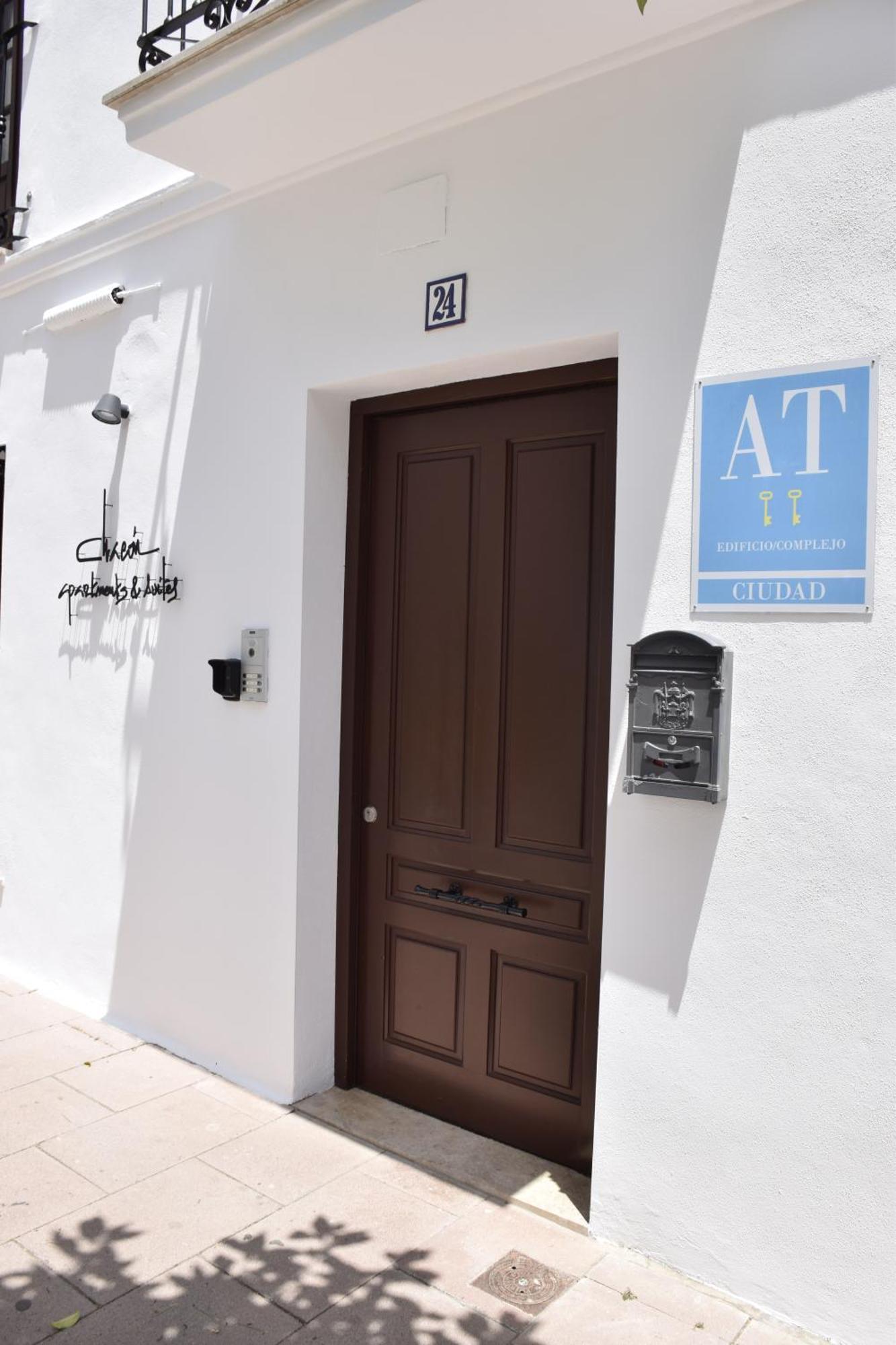 Chacon Apartments & Suites Estepona Dış mekan fotoğraf